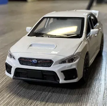 스바루 임프레자 WRX STI VAB 1/32 화이트