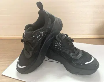푸마 블랙 스니커즈 새상품급