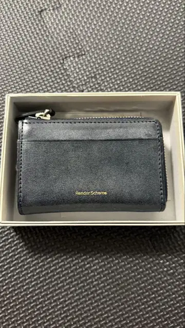 Hender Scheme 핸더 스킴 지퍼 지갑 소가죽 네이비 컬러