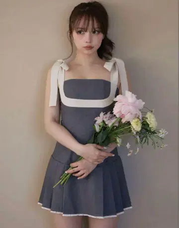앤드메리 추추 플리츠 리본 드레스 회색