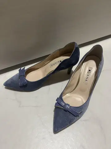 DIANA 다이애나 블루 스틸레토 펌프스 리본 포함