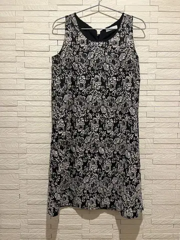 BARNEYS NEW YORK 꽃무늬 슬리브리스 원피스