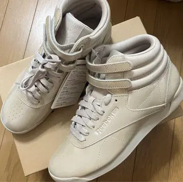 리복 프리 스타일 하이 패턴트 레더 24cm