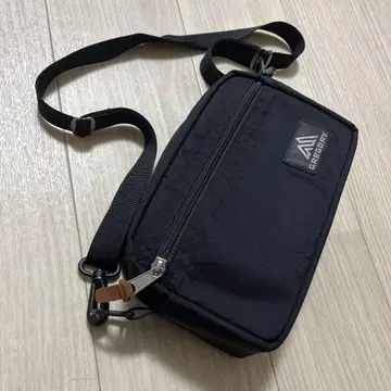 GEGORY 그레고리 패딩 숄더 파우치 M 블랙 검정
