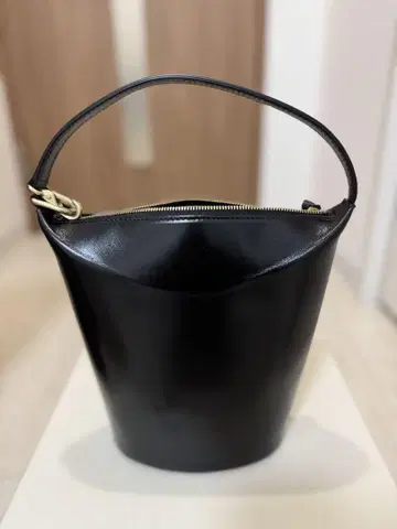 TOUT Y EST 투티에 토노 미니 백 핸드백