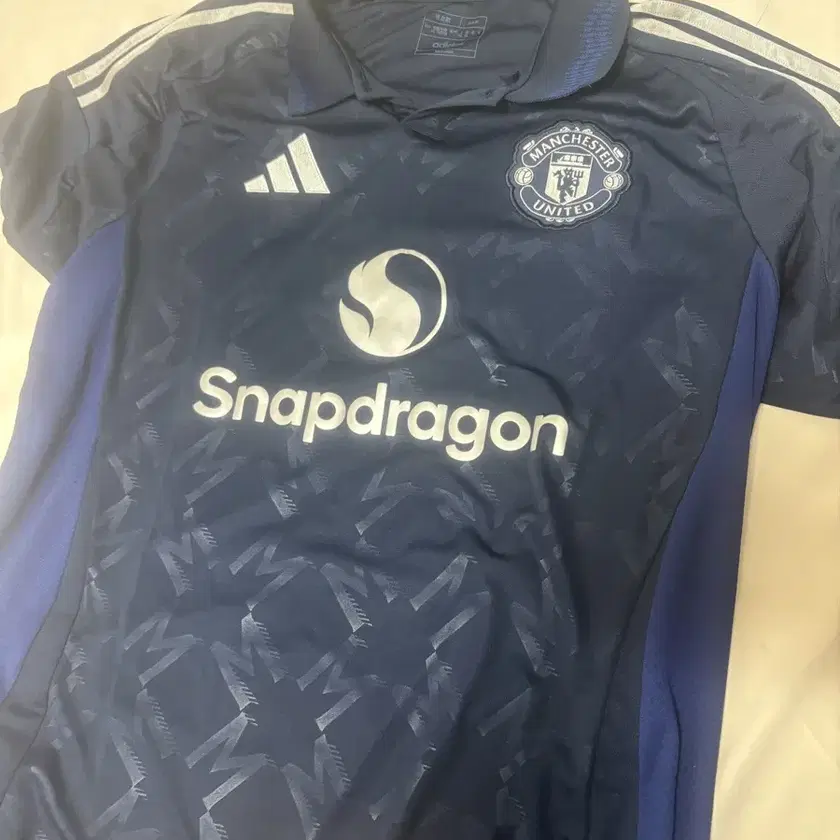 Man U 24-25 Away Kit, No Marking on Bunjang Global Site.