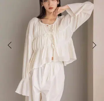 로리즈팜 요류 셔링 숏 블라우스