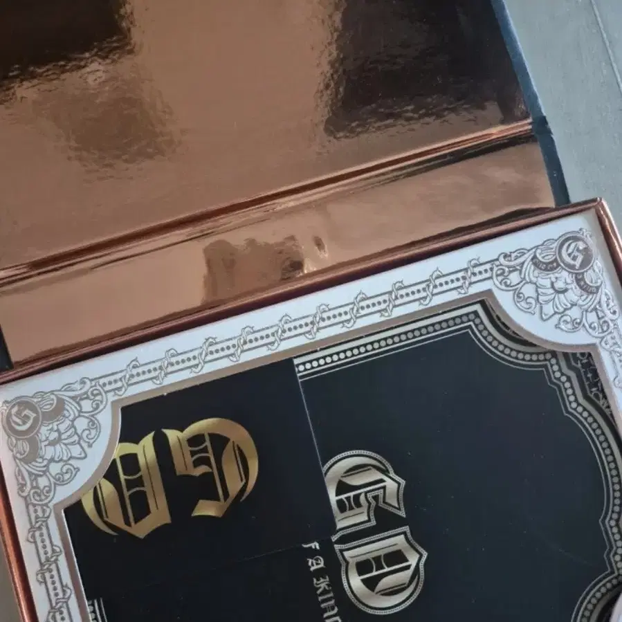 G-DRAGON 『One of A Kind』 Bronze Edition YESASIA: G-Dragon Mini Album Vol. 1 - One of A Kind (Bronze