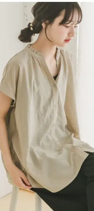 어반 리서치 프릴 스키퍼 블라우스