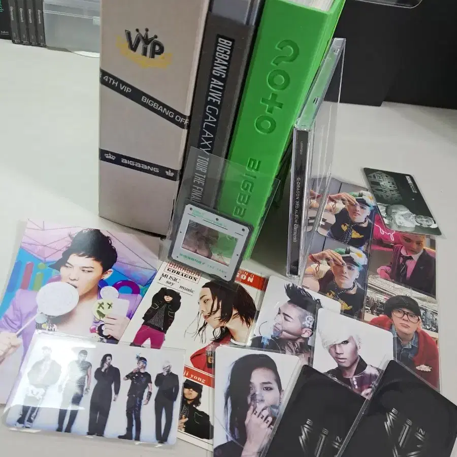 Big Bang album, DVD, photobook, key ring, etc. in bulk