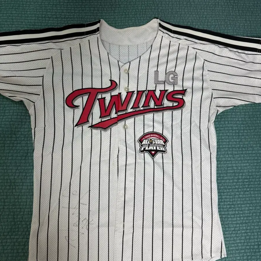 LG Twins Old Logo Size 100 Oh Ji-hwan Signature Uniform on