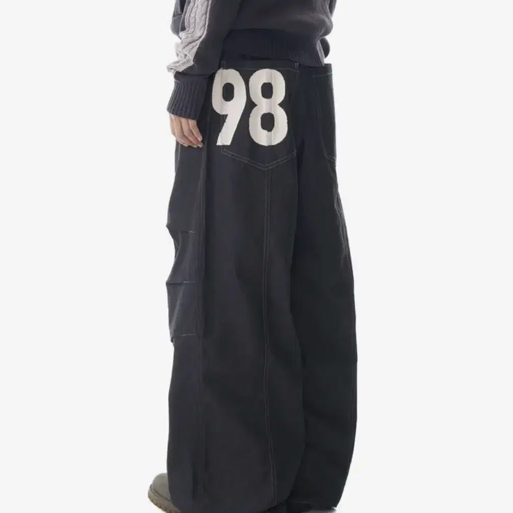 韓国商品/OVERDUEFLAIR ROSE DENIM PANTS 韓国商品/OVERDUEFLAIR ROSE DENIM PANTS