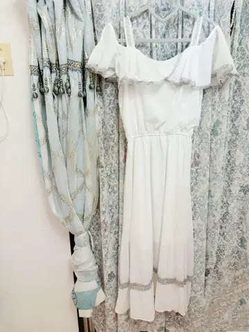 미셸 마카롱 프릴 오프 숄더 라메 맥시 원피스