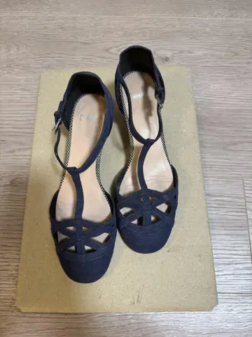 CAMPER 네이비 스웨이드 스트랩 샌들