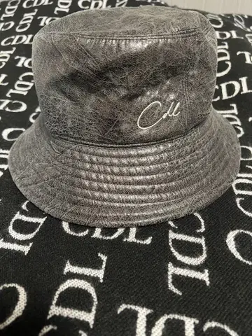 CDL ADDITION ADELAIDE LEATHER BUCKET HAT