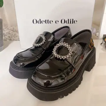 Odette e Odile 패턴트 레더 로퍼 비쥬 23.5cm