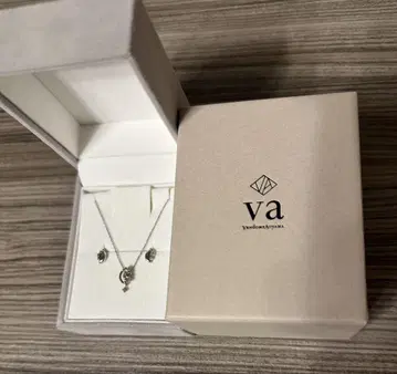 VIEU 반돔 아오야마 K10WG 목걸이 및 귀걸이