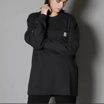 칼하트 블랙 코튼 긴팔 티셔츠 포켓 부착