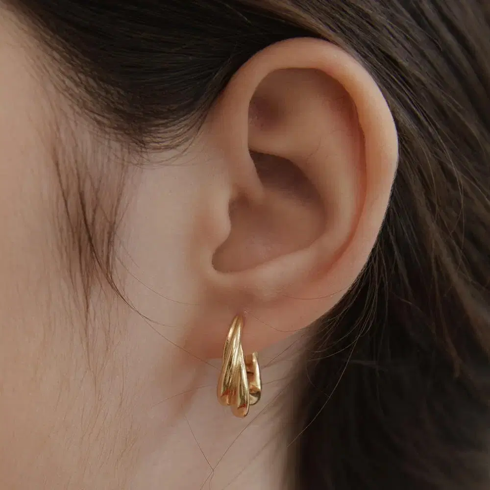 ★韓国人気★TATIANA★Bold Heart Pearl One-Touch Earring Designer fashion, Seoul-fully created | W Concept