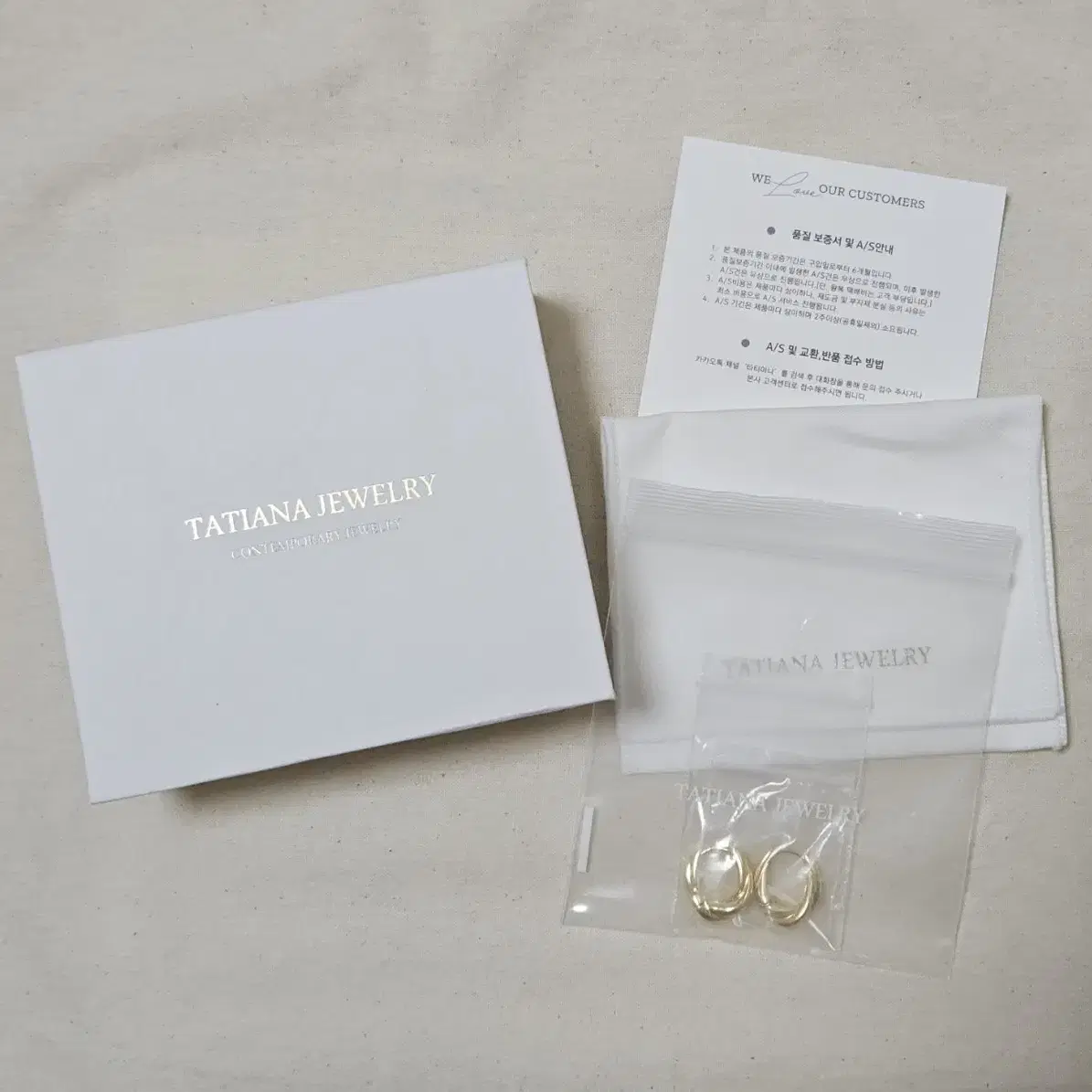 ★韓国人気★TATIANA★Bold Heart Pearl One-Touch Earring Designer fashion, Seoul-fully created | W Concept