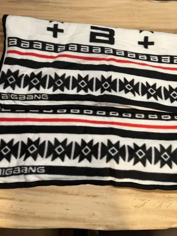 BIGBANG 기하학 패턴 담요