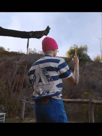 Justin Bieber PV 착용 PALACE Heavy T-Shirt