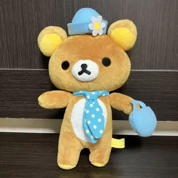 2014년 레어 리락쿠마 모자로 단장한 봉제 인형