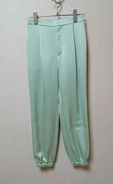 유나이티드 애로우즈 클린 새틴 조거 팬츠 라임