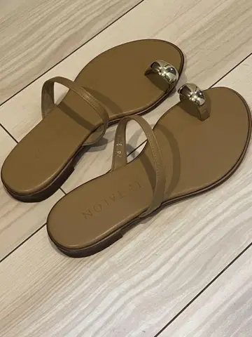 LE TALON 메탈 썸링 샌들