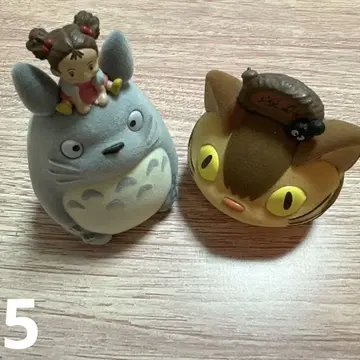 스튜디오 지브리 토토로와 고양이 버스 가챠가챠