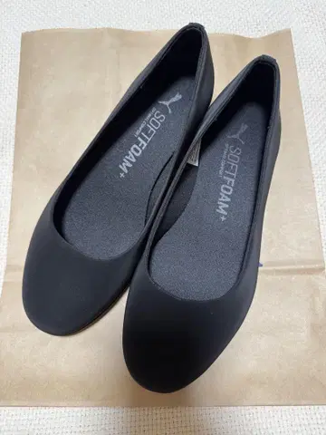 새상품급 PUMA 용기 플랫 23.0cm