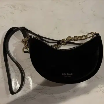 kate spade 블랙 벨벳 숄더백
