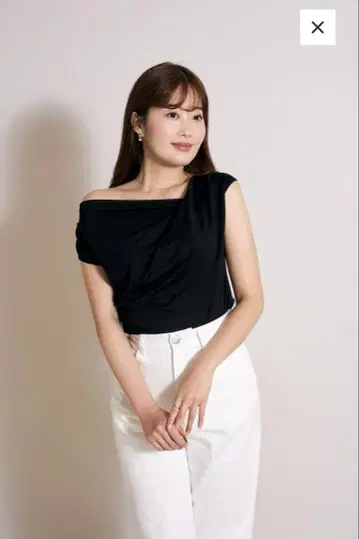 그녀의 입술이 셀레스티아의 꼭대기에 닿았다.