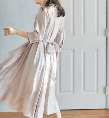 릴리안 캐럿 크로스 디자인 셔츠 원피스 크림
