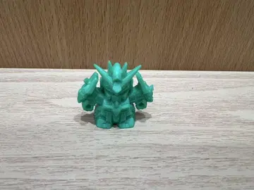 그린 컬러 로봇 피규어