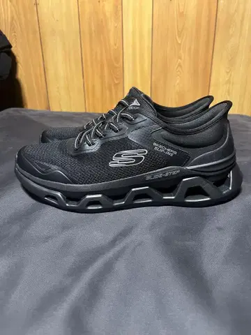 새상품급 Skechers GO RUN 블랙 스니커즈