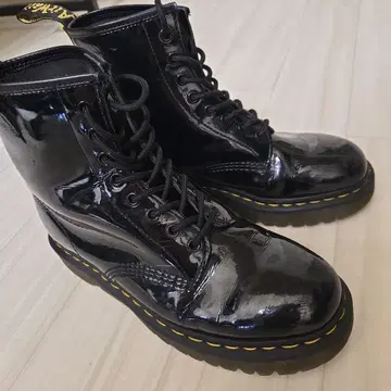 Dr.Martens 닥터마틴 8홀 에나멜 부츠 27