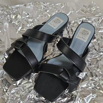 Emma Francis 블랙 샌들