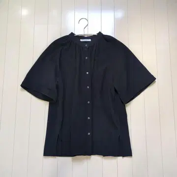 BEAUTY&YOUTH 블랙 반팔 블라우스