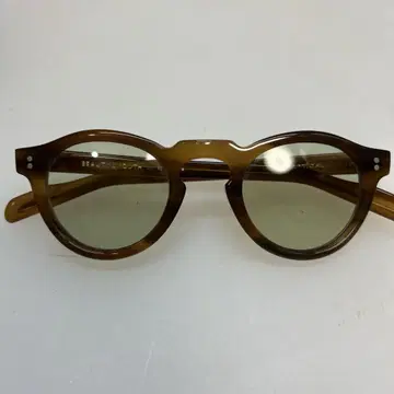 UNITED ARROWS와 KANEKO OPTICAL의 콜라보 안경
