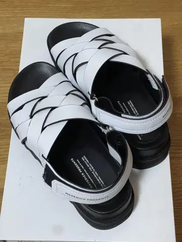 maison maverick presents 샌들