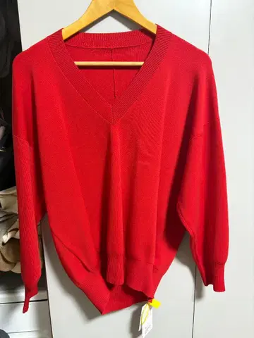 UNITED ARROWS 소프트 스무스 V넥 니트 레드