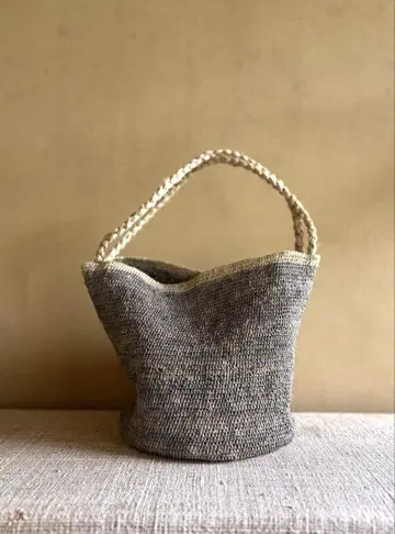 made in mada [24SS] MOUMOUNE 바이컬러 라피아 백