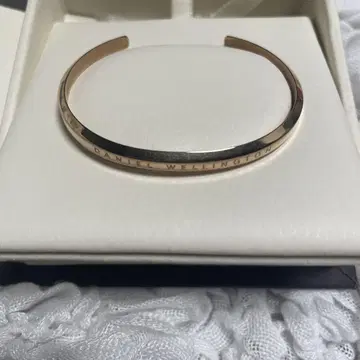 DANIEL WELLINGTON 골드 뱅글