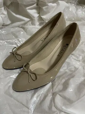 거의 새 상품! DIANA 펌프스 베이지 리본 24cm