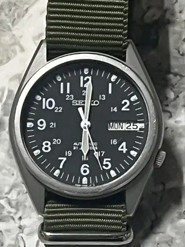 세이코 밀리터리 자동 감기 블랙 아날로그 손목시계 7S26-3060
