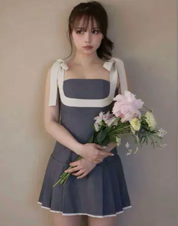 앤드메리 추추 플리츠 리본 드레스 회색
