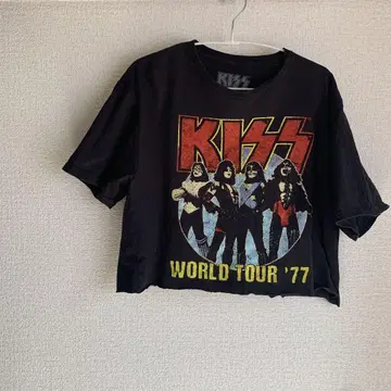 KISS 월드 투어 '77 크롭 티셔츠