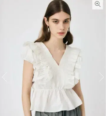 MOUSSY SHOULDER FRILL 블라우스