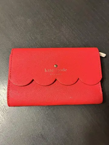 kate spade 빨간색 스캘럽 3단 폴더형 지갑 포켓 다수